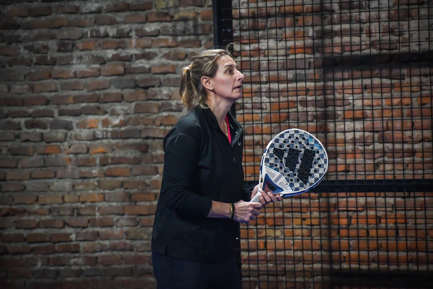 Jugadora lista para la devolución